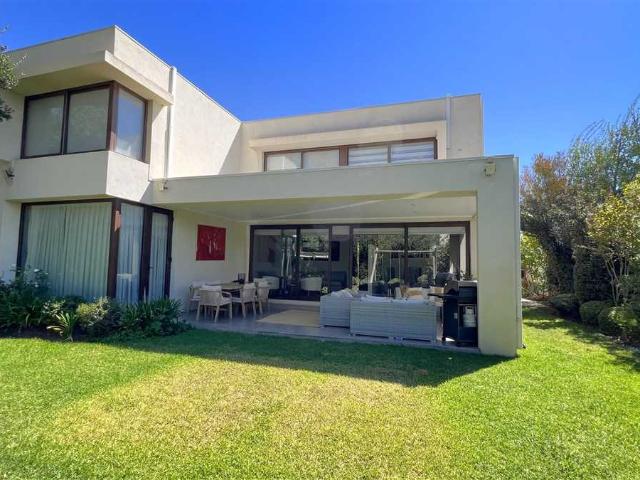 Casa en Arriendo en Colina 6 dormitorios 5 baños
