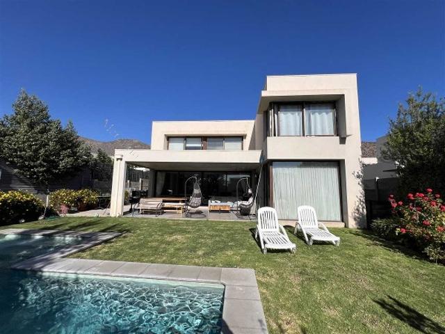 Casa en Arriendo en Colina 6 dormitorios 5 baños