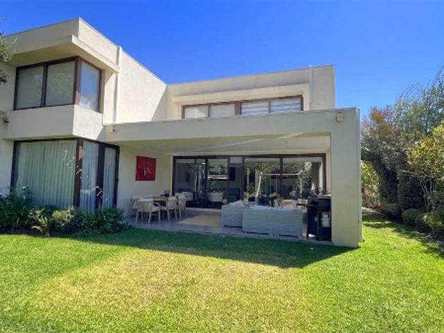 Casa en Arriendo en Colina 6 dormitorios 5 baños