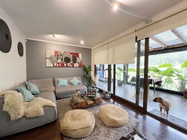 Casa en Arriendo en Colina 7 dormitorios 5 baños