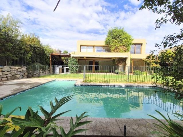 Casa en Arriendo en Colina 7 dormitorios 5 baños