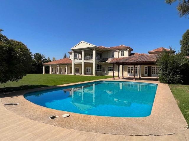 Casa en Arriendo en Colina 8 dormitorios 7 baños