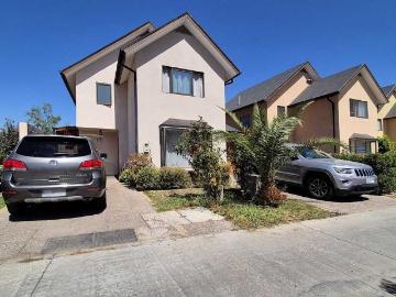Casa en Arriendo en Colina 3 dormitorios 3 baños