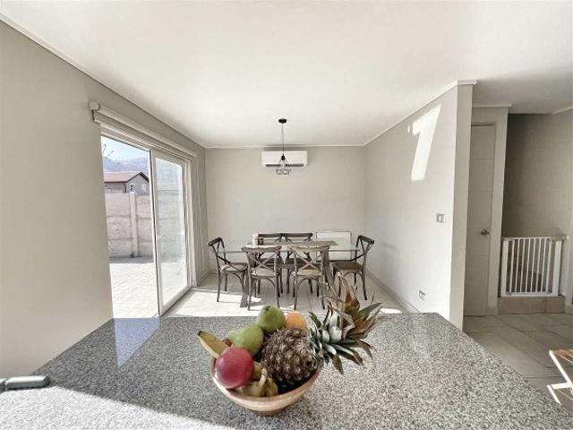 Casa en Arriendo en Colina 3 dormitorios 3 baños