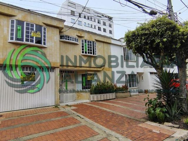 Casa en arriendo en Comuna 12 Cabecera del Llano