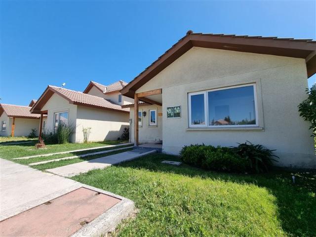 Casa en Arriendo en Condominio Haras de Linderos / 3D + 2B