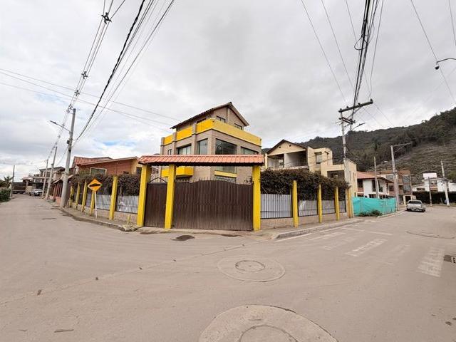 Casa en arriendo en Cota