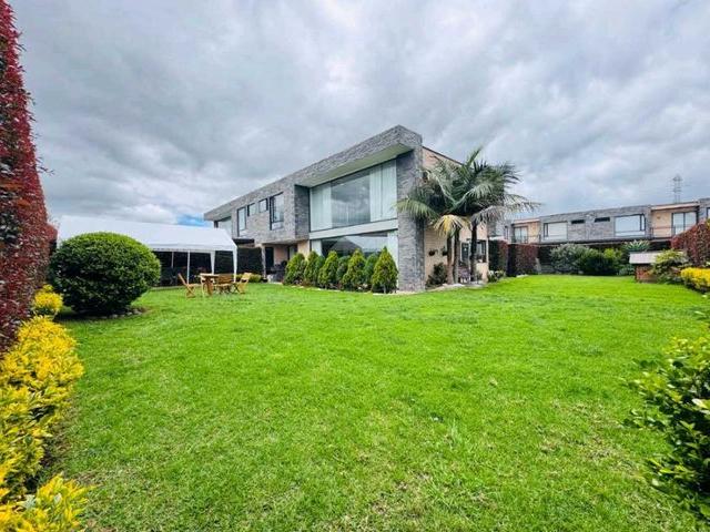 Casa en arriendo en Cota