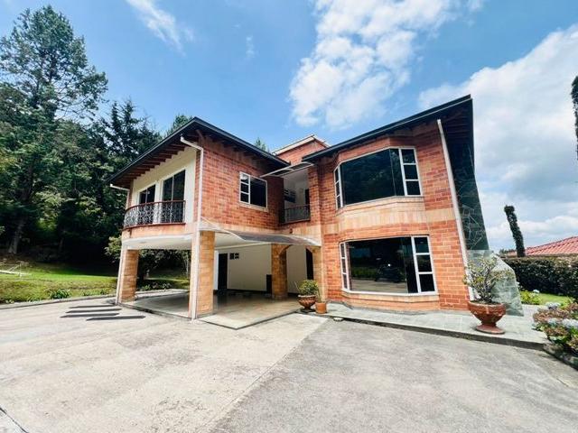 Casa en arriendo en Envigado