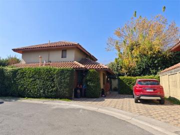 Casa en Arriendo en Gran casa en condominio cerrado, 5 dorm, 4 baños, Mall Quilin, Peñalolén