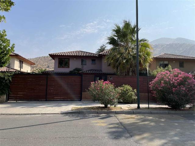 Casa en Arriendo en Huechuraba 7 dormitorios 3 baños