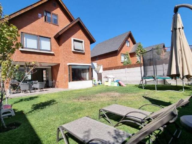 Casa en Arriendo en La Reina 4 dormitorios 4 baños
