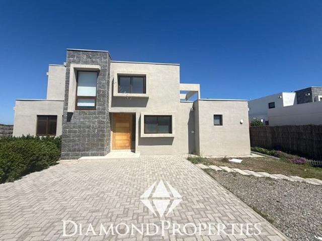 Casa en Arriendo en La Serena 5 dormitorios 4 baños
