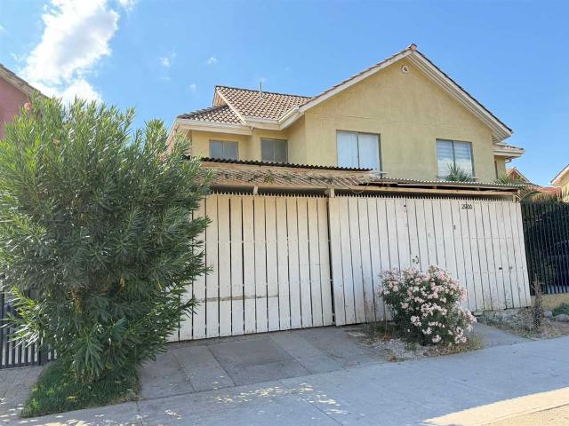 Casa en Arriendo en Lampa 5 dormitorios 3 baños