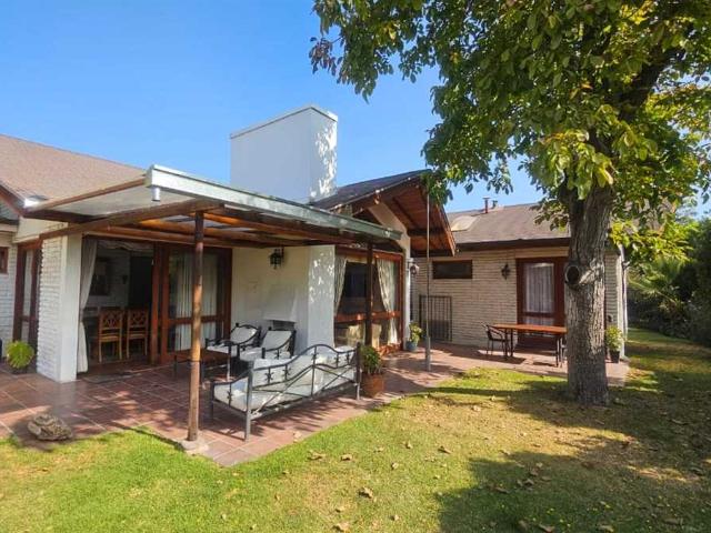 Casa en Arriendo en Las Condes 4 dormitorios 4 baños