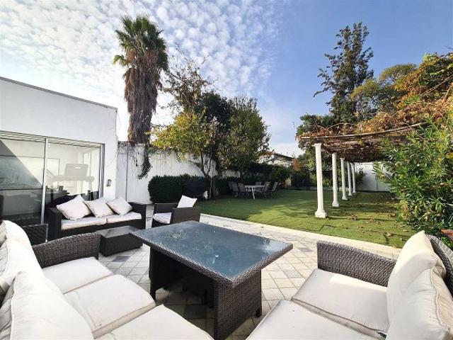 Casa en Arriendo en Las Condes 5 dormitorios 4 baños