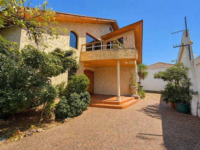 Casa en Arriendo en Las Condes 5 dormitorios 4 baños
