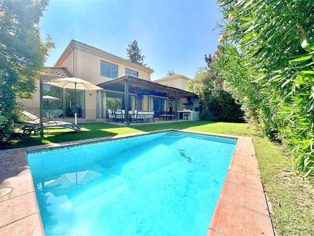 Casa en Arriendo en Las Condes 6 dormitorios 4 baños