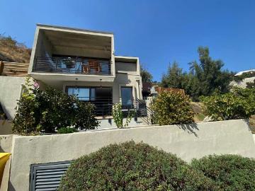 Casa en Arriendo en Lo Barnechea 4 dormitorios 3 baños