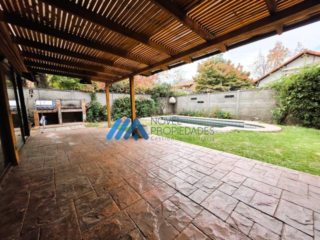 Casa en Arriendo en Lo Barnechea 5 dormitorios 5 baños