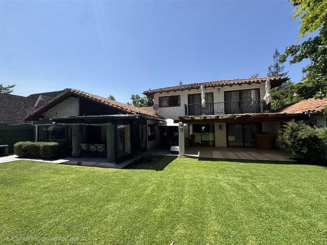 Casa en Arriendo en Lo Barnechea 5 dormitorios 5 baños