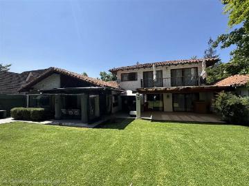 Casa en Arriendo en Lo Barnechea 5 dormitorios 5 baños