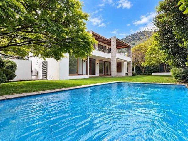 Casa en Arriendo en Lo Barnechea 5 dormitorios 6 baños