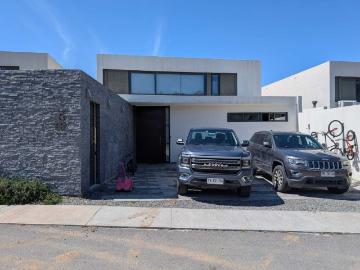Casa en Arriendo en Lo Barnechea 3 dormitorios 3 baños
