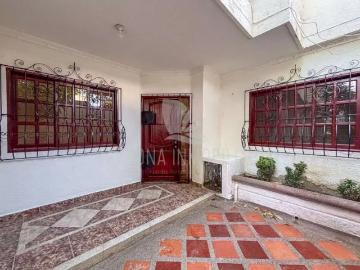 Casa en arriendo en Los Alcazares, Santa Marta