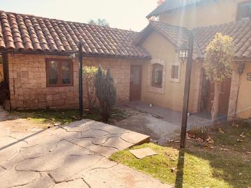 Casa en Arriendo en Peñalolén 5 dormitorios 5 baños