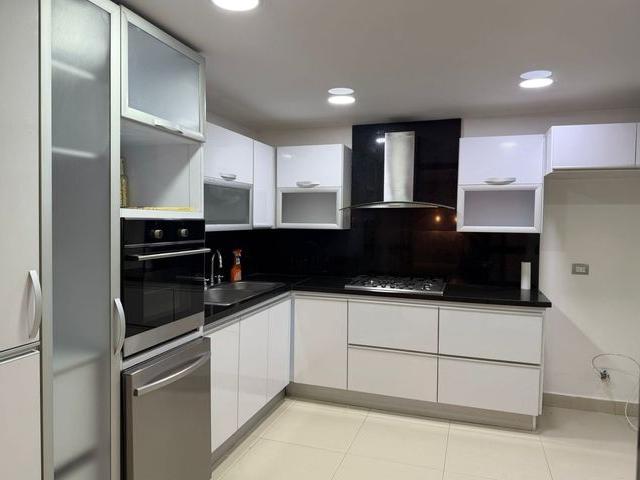 Casa en arriendo en Pinares de San Martín