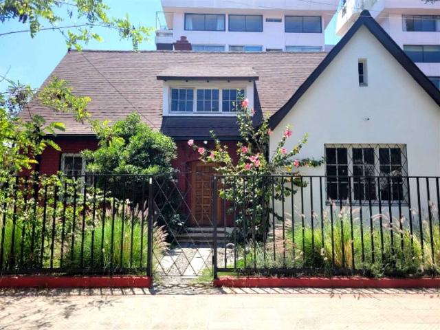 Casa en Arriendo en Providencia 5 dormitorios 3 baños