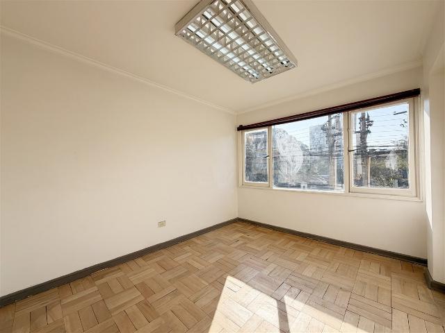Casa en Arriendo en Providencia 5 dormitorios 2 baños