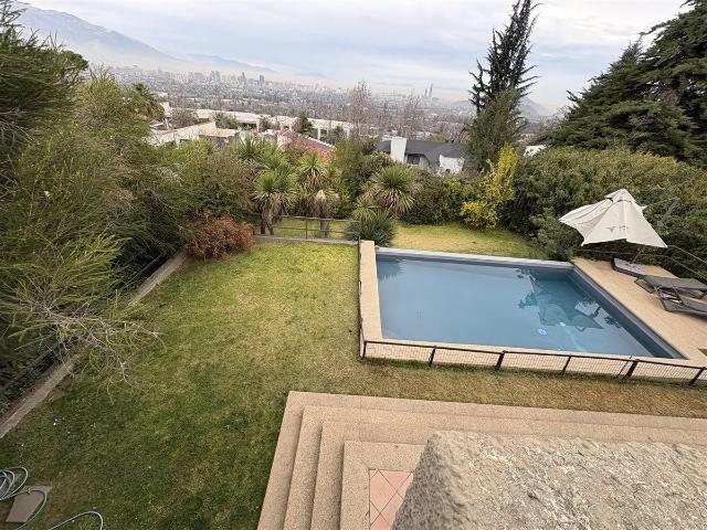Casa En Arriendo En Sta María Manquehue 5d. En Vitacura