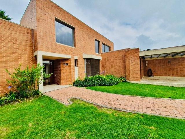 Casa en arriendo en Suba