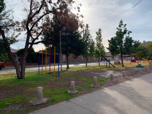 Casa en arriendo en Villa La Gloria, frente a plazoleta