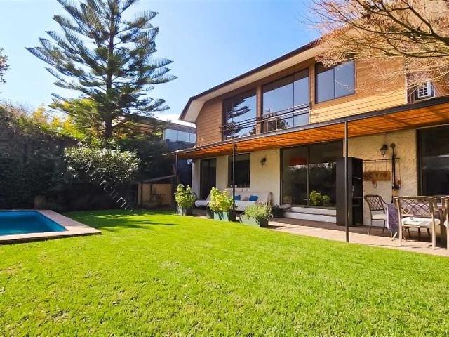 Casa en Arriendo en Vitacura 5 dormitorios 3 baños
