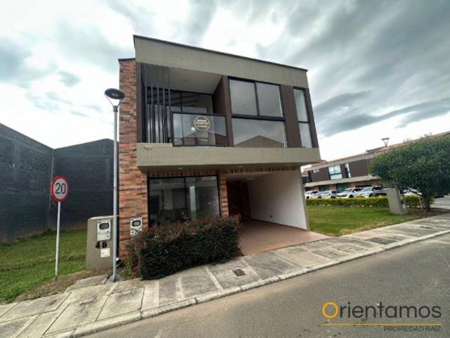 Casa en arriendo, La ceja