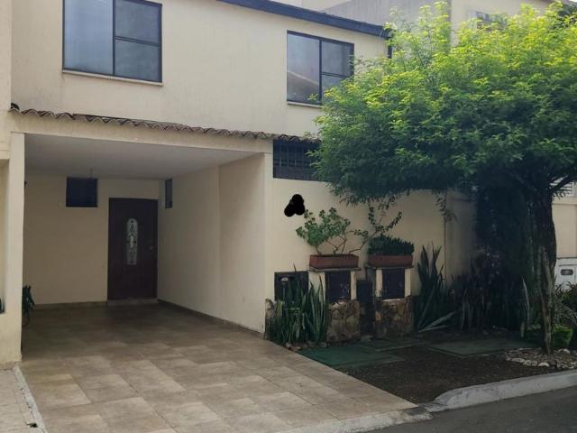 Casa en arriendo La Hacienda Manzana 6, Calle 13e, Comuna 17, Cali, Valle Del Cauca, Colombia