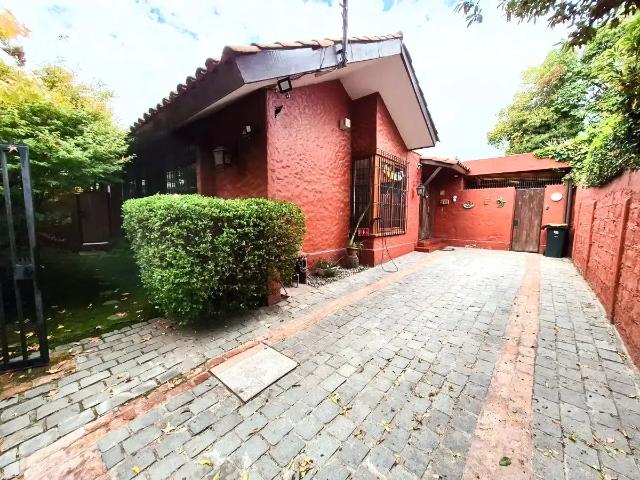 Casa En Arriendo La Reina 4d Lindo Jardin