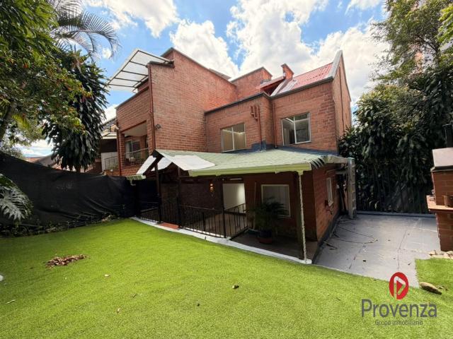 Casa en Arriendo Loma de Los Bernal Medellin