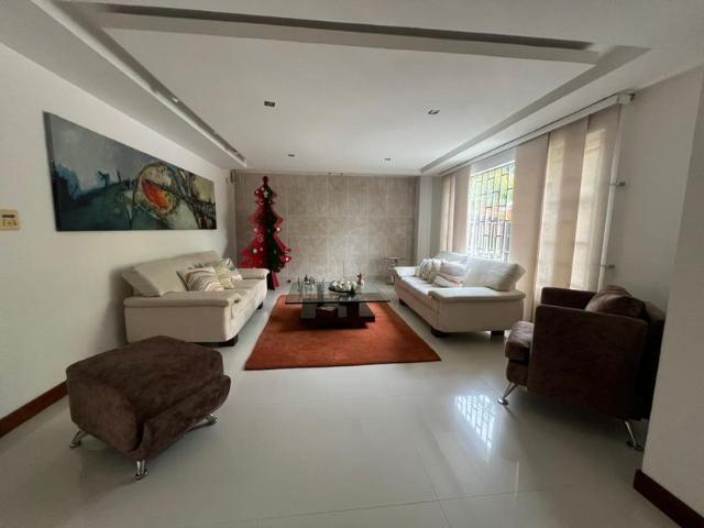 Casa en arriendo Pinares De San Martin, Universidad