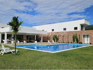 Restrepo, Meta, Meta - Piscina, Jardín
