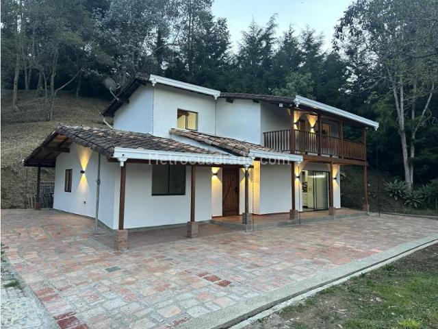 Casa en Arriendo, Santa Elena, Medellín