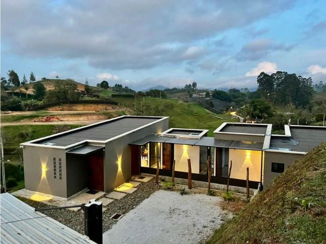Casa en arriendo Vía La Ceja Rionegro, El Carmen De Viboral, Oriente, Antioquia, Rap Del Agua Y La Montaña, 051483, Colombia