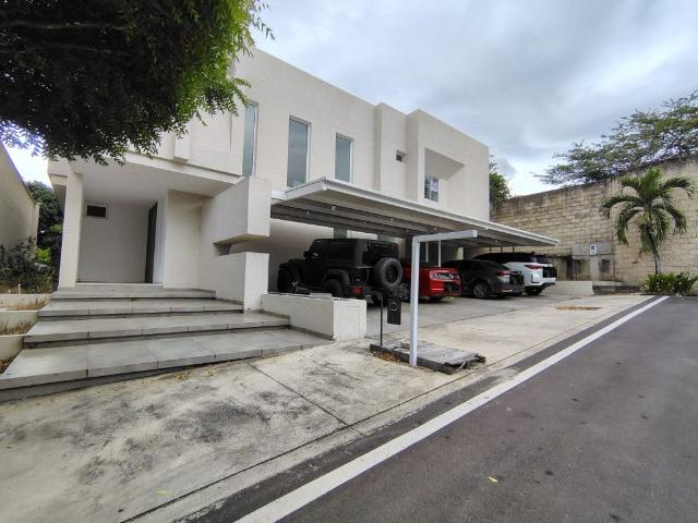Casa en arriendo, Via patios