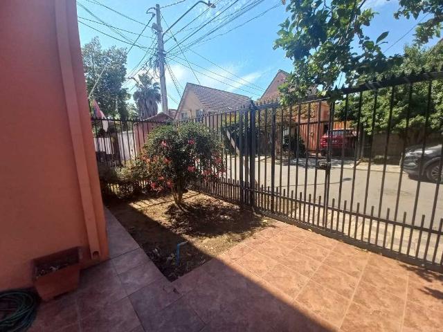 Casa en arriendo 3 dormitorios 2 baños con estac
