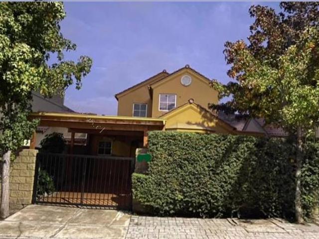 CASA EN ARRIENDO 3 DORMITORIOS/ESTAC./ SECTOR LO CAMPINO