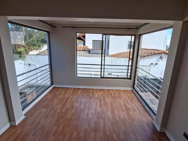 Casa En Arriendo 3d/3b Con Quincho En Sector Montemar
