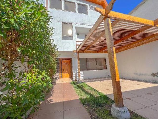 Casa En Arriendo 4 Habitaciones 2 Baños